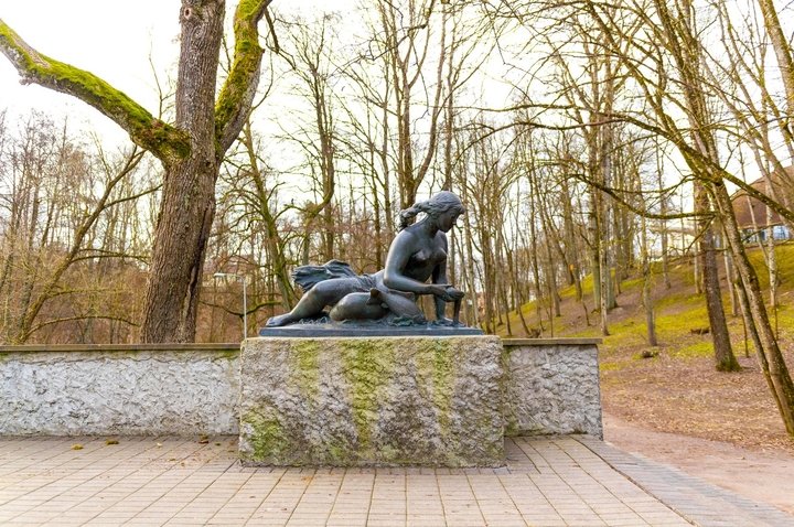 Skulptur Ratnyčėlė